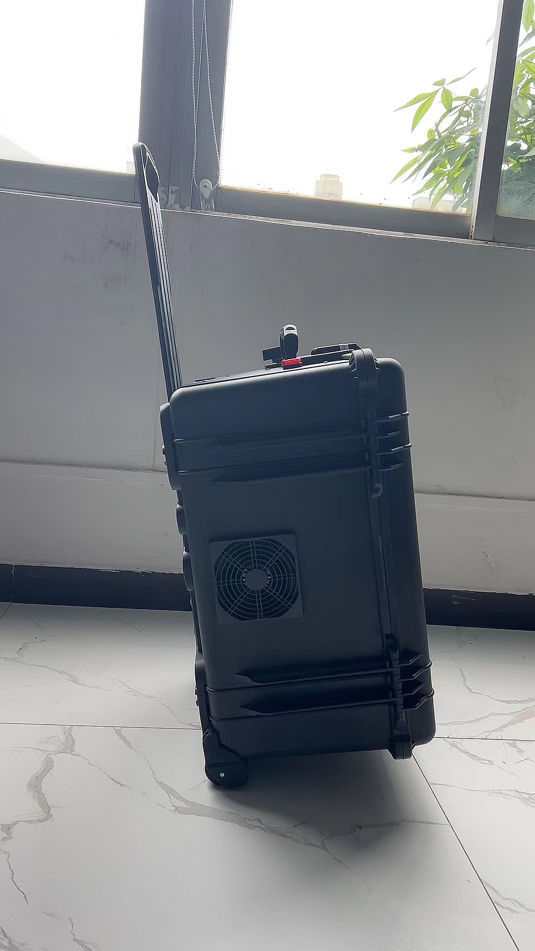 蒸湘手拉箱型移动通信干扰器